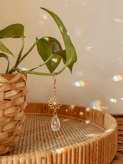 Plant Charm | Suncatcher + Daisy | Houseplant Vine Accessory