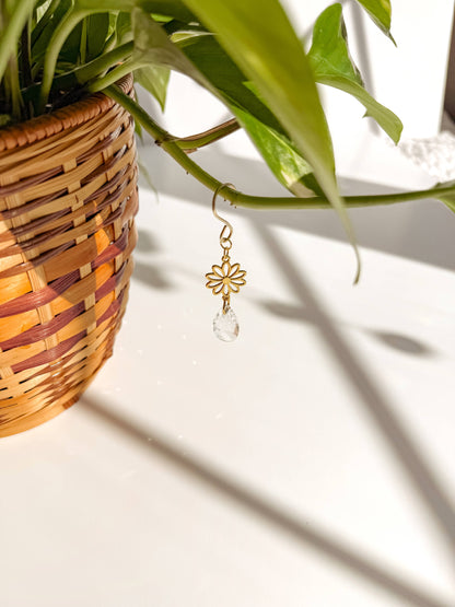 Plant Charm | Suncatcher + Daisy | Houseplant Vine Accessory